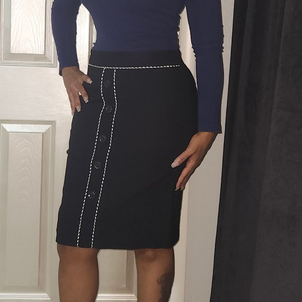 Black/ White Checkered Detail Knee Length Skirt Size 7 - Picture 2 of 7